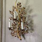 Gilded metal wall lamp with foliage, France circa 1950