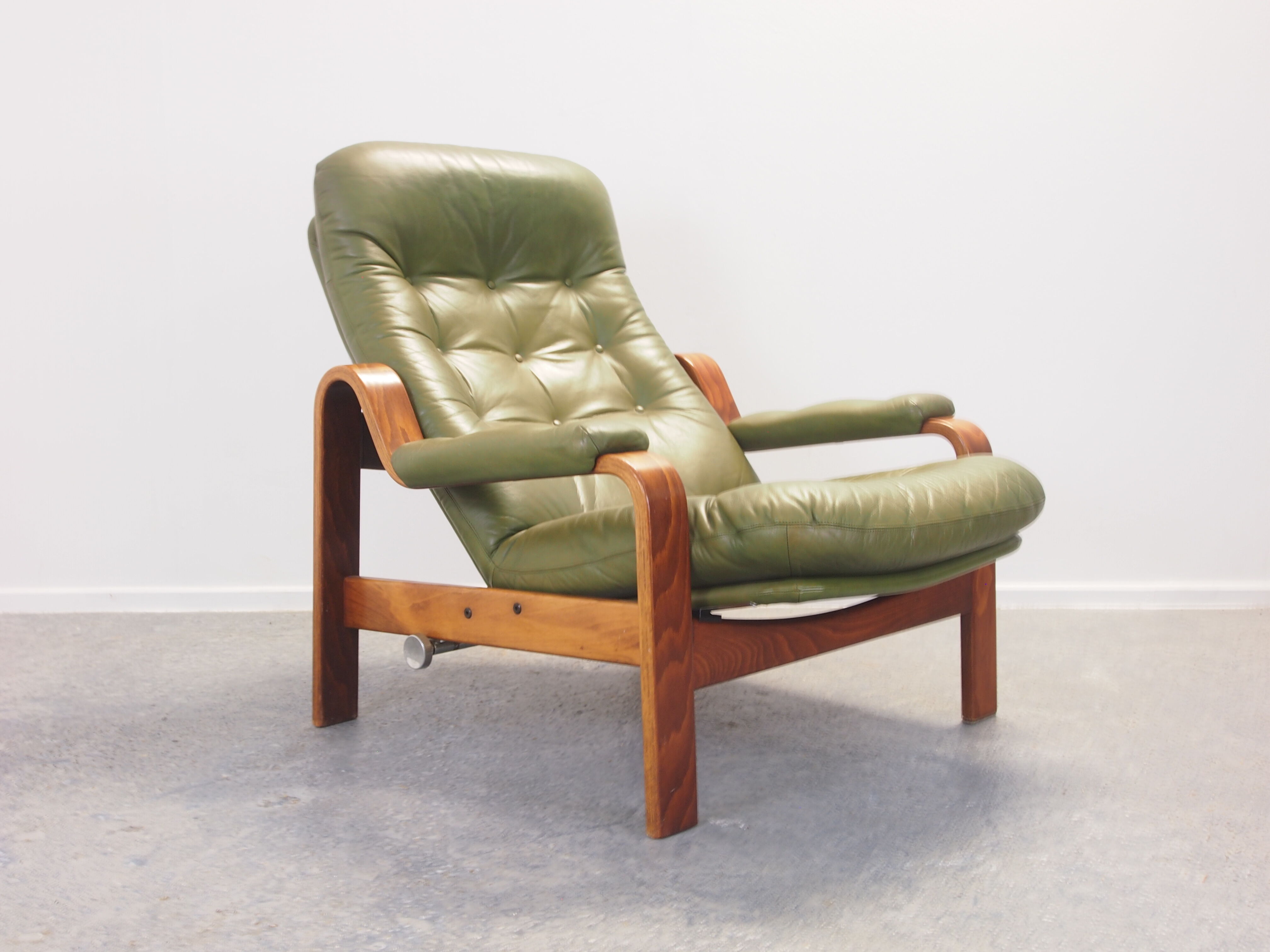 Vintage Scandinavian seventies G-møbel green leather lounge chair with ottoman