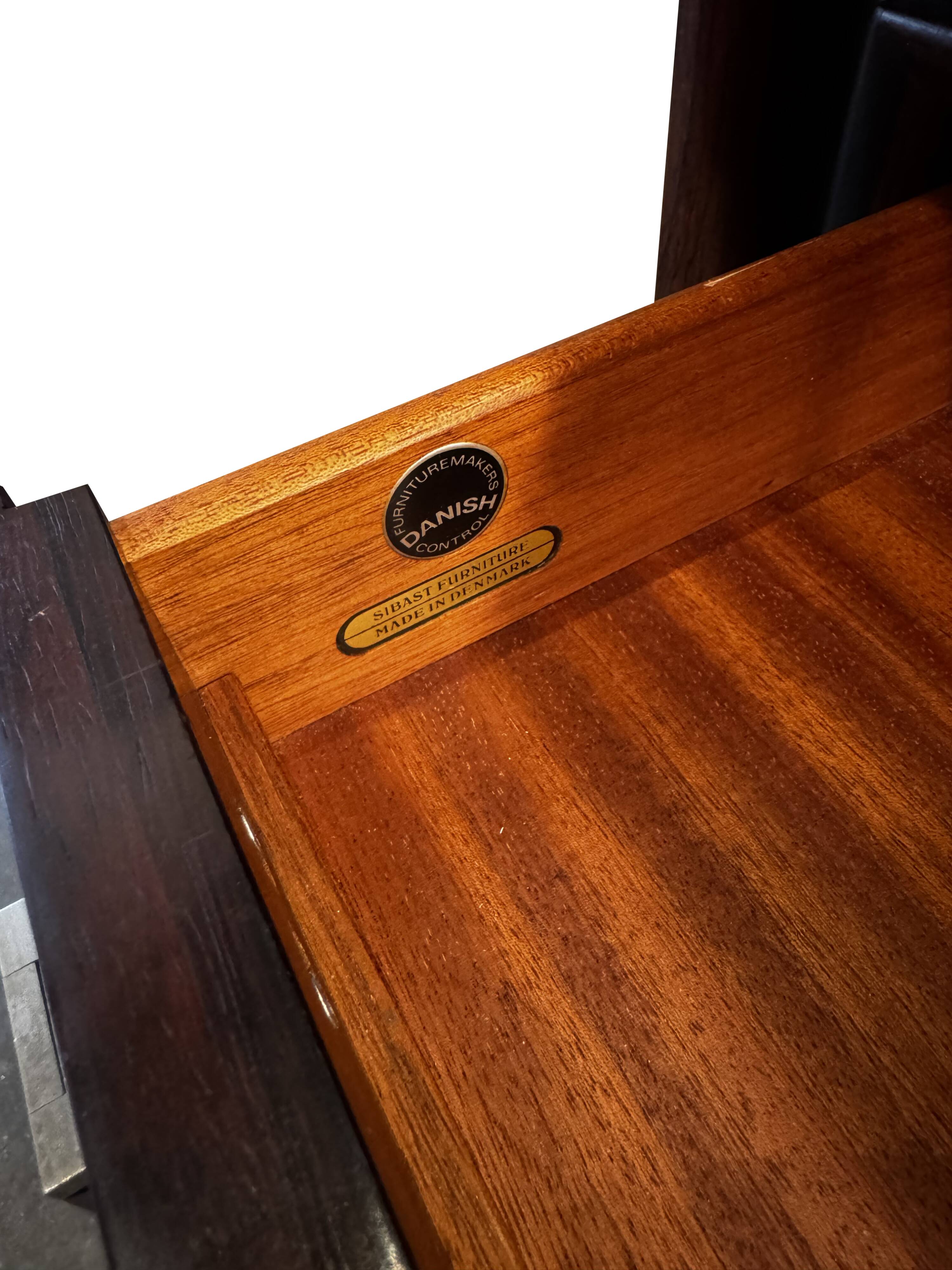 Large executive desk Sibast in rosewood model 223 by Arne Vodder