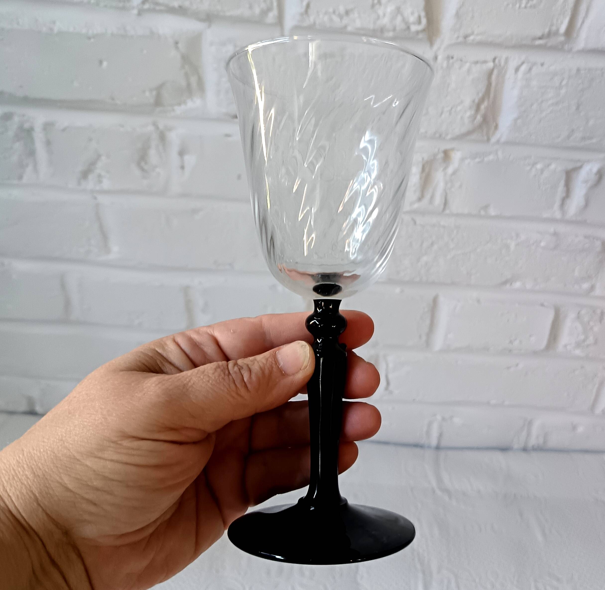 5 large black stemmed glasses arcoroc france, vintage