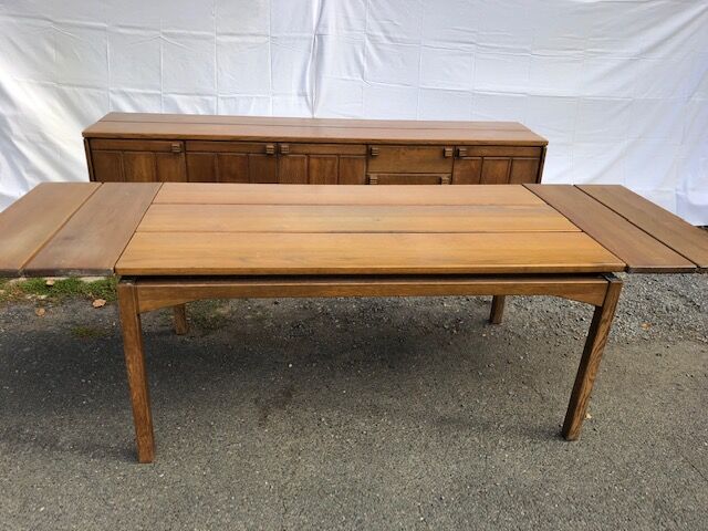 Scandinavian table with extensions