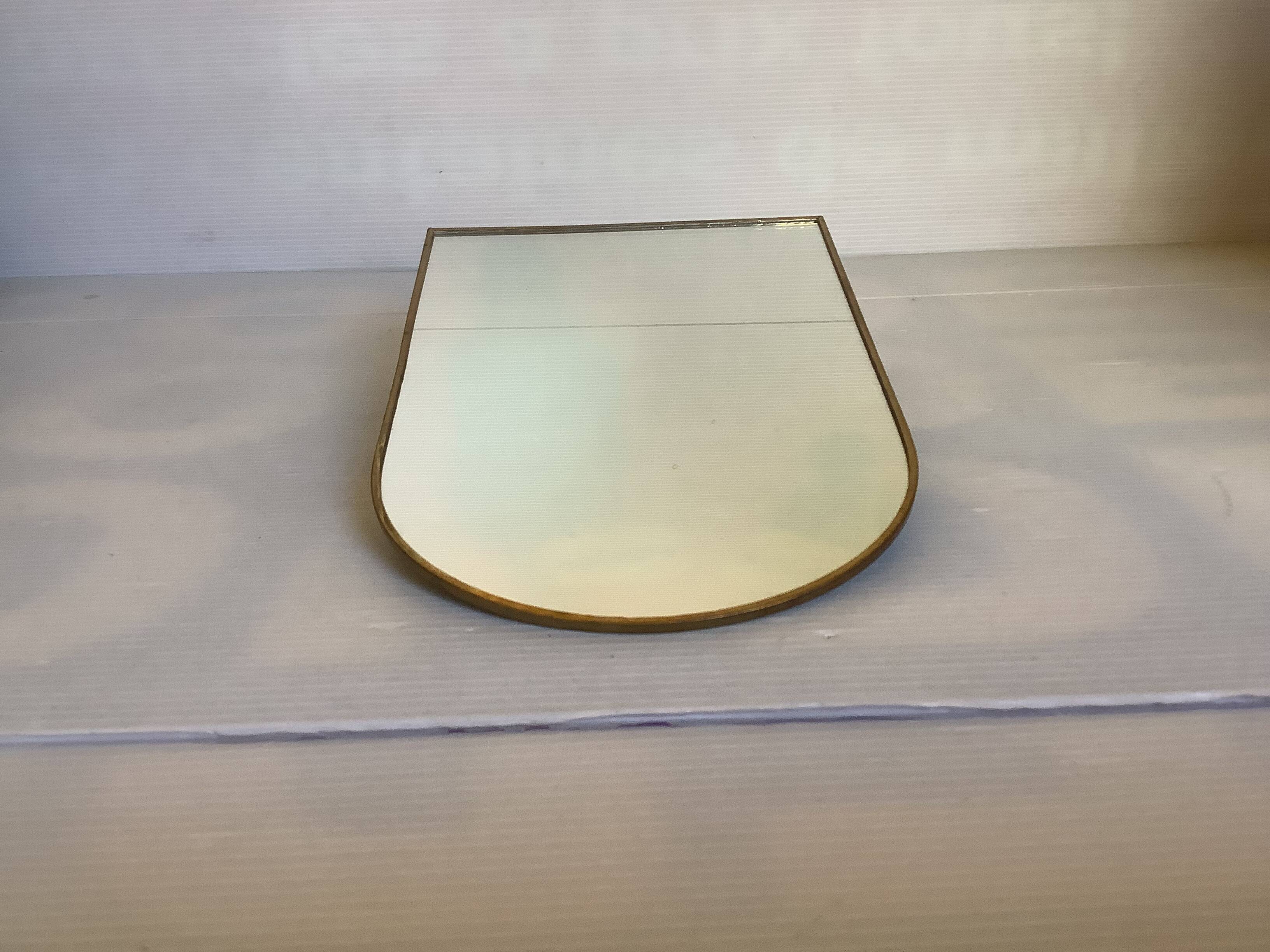 Petit miroir de table en laiton