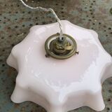 Lustre, suspension en opaline rose et intérieur blanc, complète ancienne