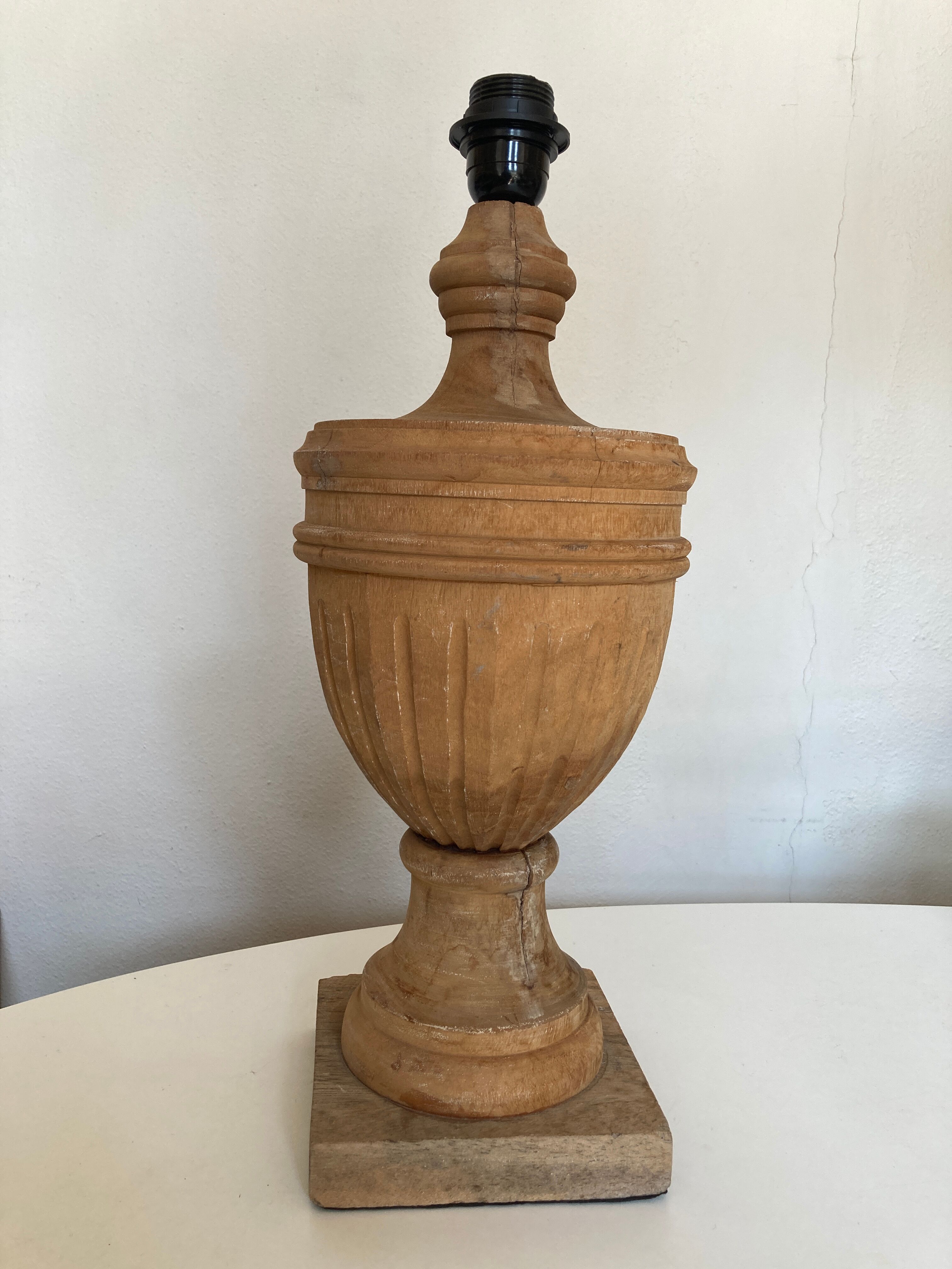 Classic neo-classic wooden baluster lamp in washed XL wood