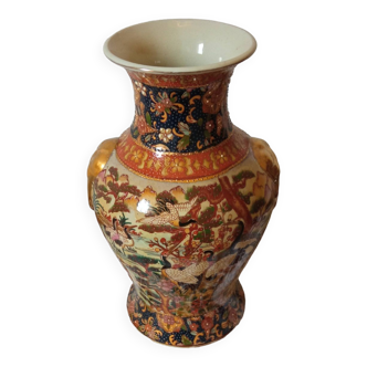 Round Chinese vase, long