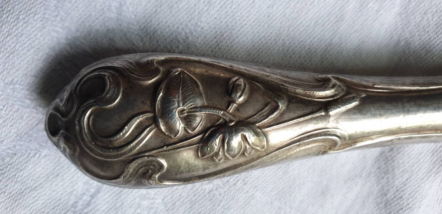 Art Nouveau salad servers in horn and silver metal
