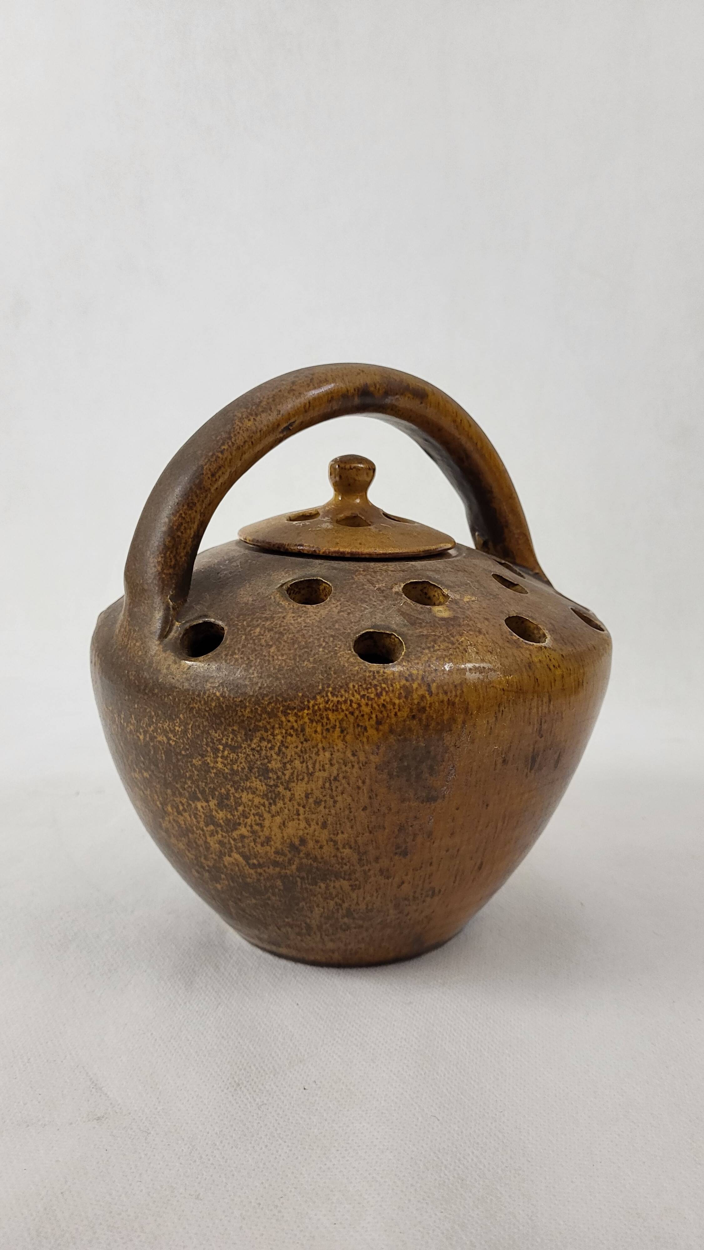 Pique Fleurs Vase / old Vallauris heater