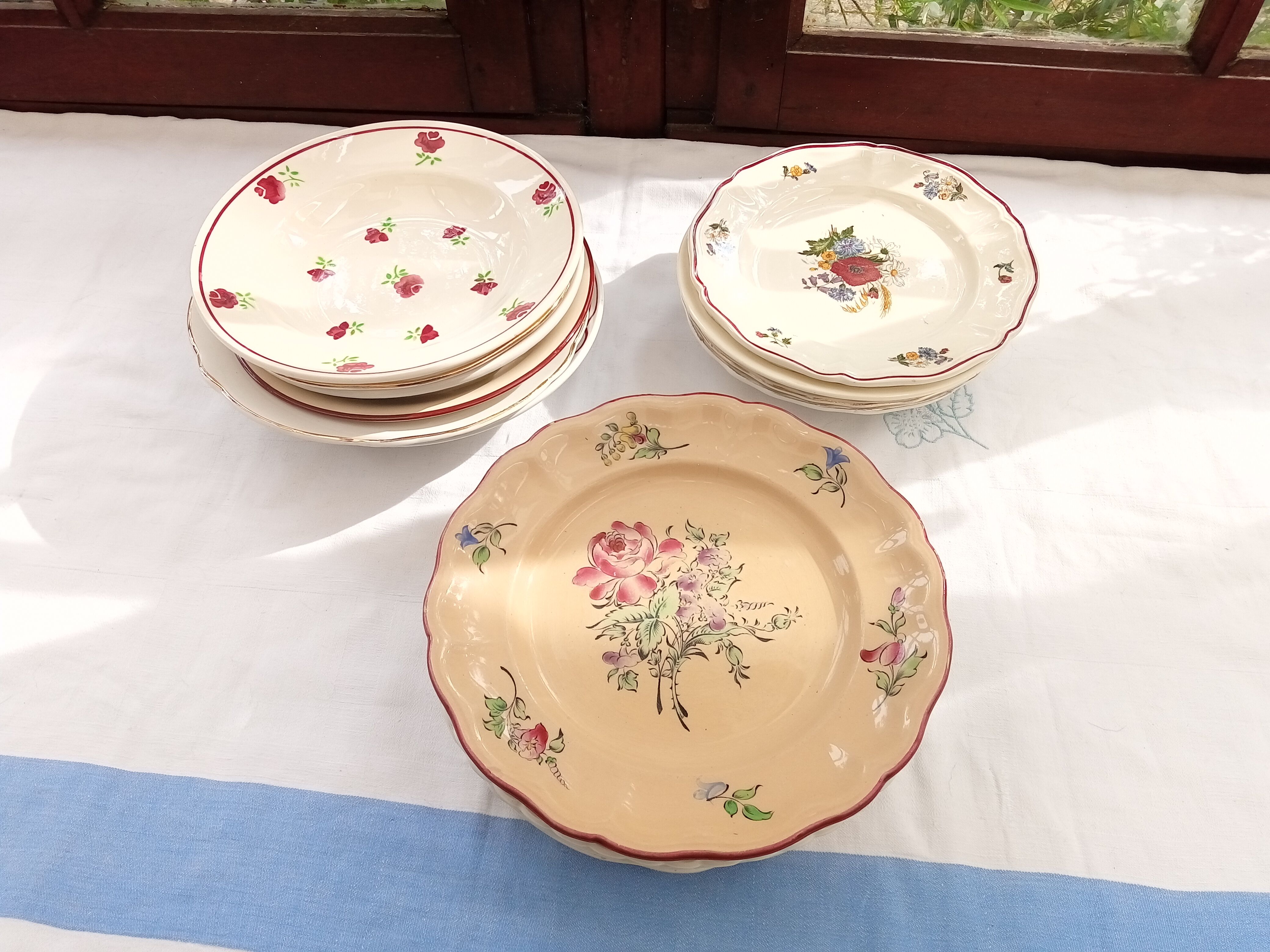 Assorted 18 old flower plates