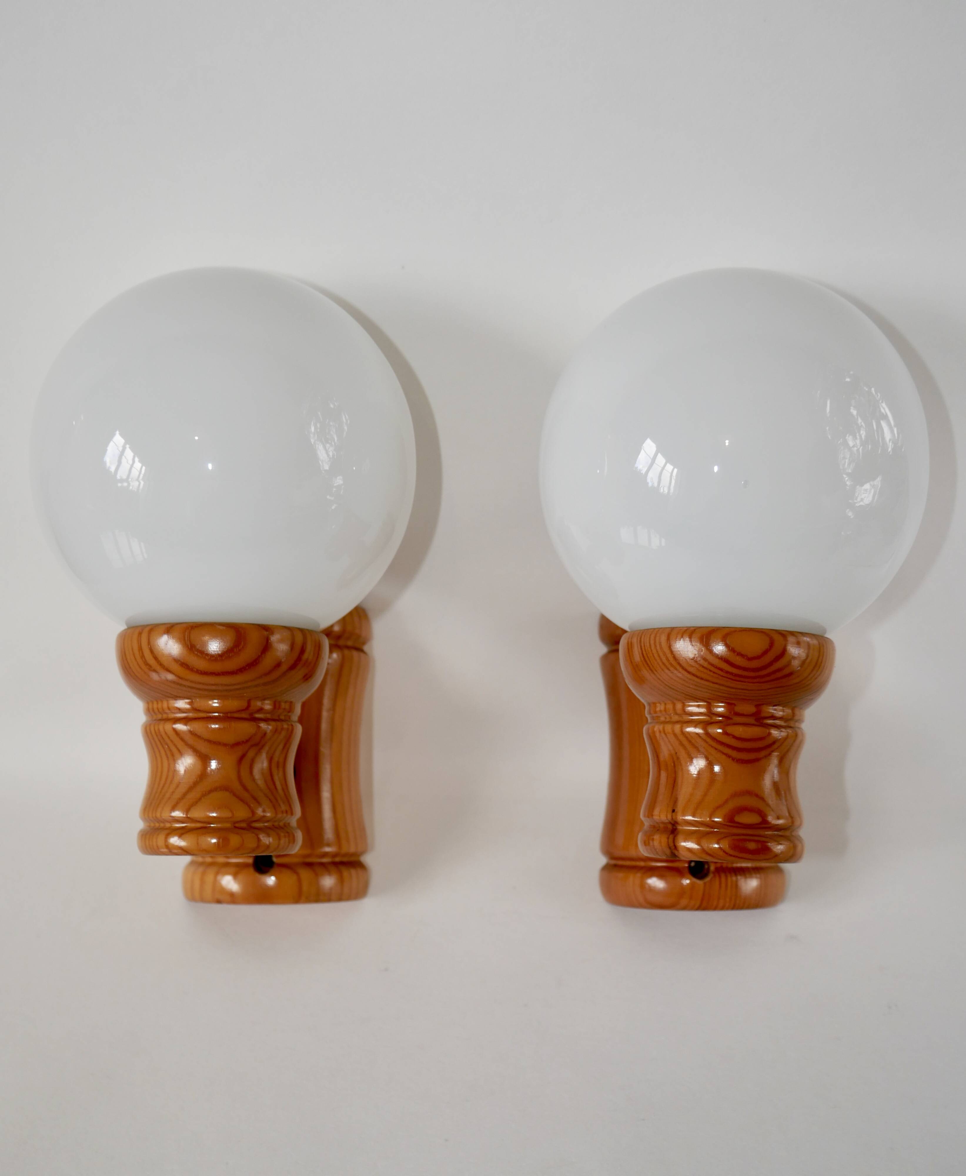 Pair of globe wall lights in pine and opaline from the 60s