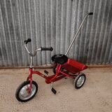 Tricycle en métal rouge vintage