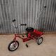 Tricycle en métal rouge vintage