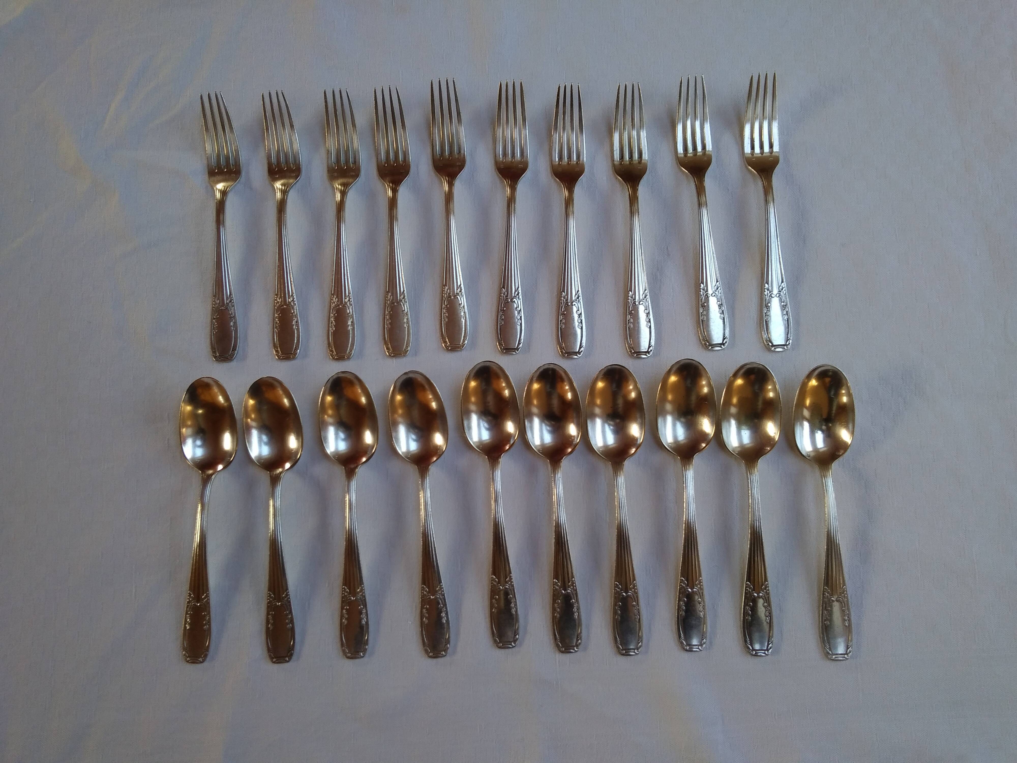 21-piece cutlery set