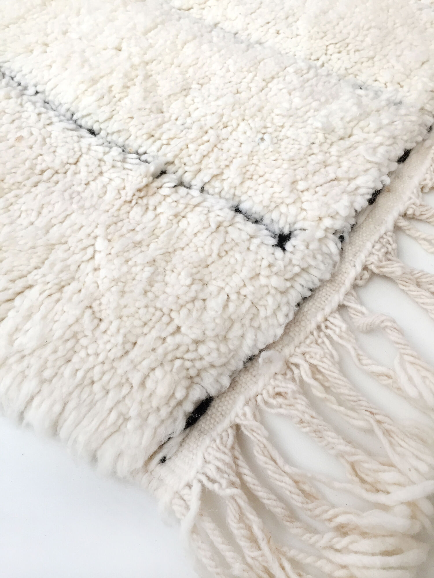 Moroccan Berber carpet Beni Ouarain ecru with black graphic patterns engraved 294x199cm