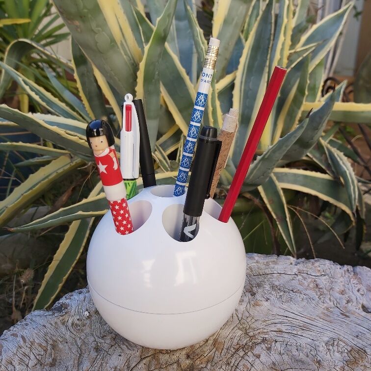 Didier Bernardin plastic tumblingo pen holder