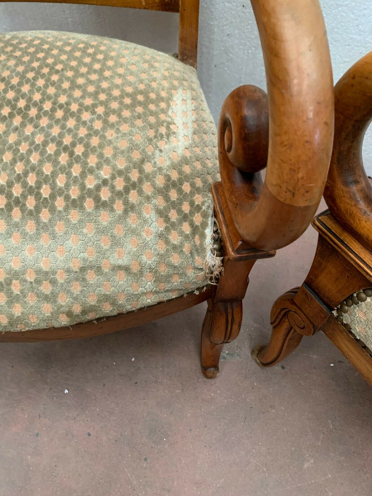 Paire de fauteuils de style Empire en hetre teinté xx siècle
