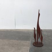 Sculpture d'oiseau grue en métal du milieu du siècle