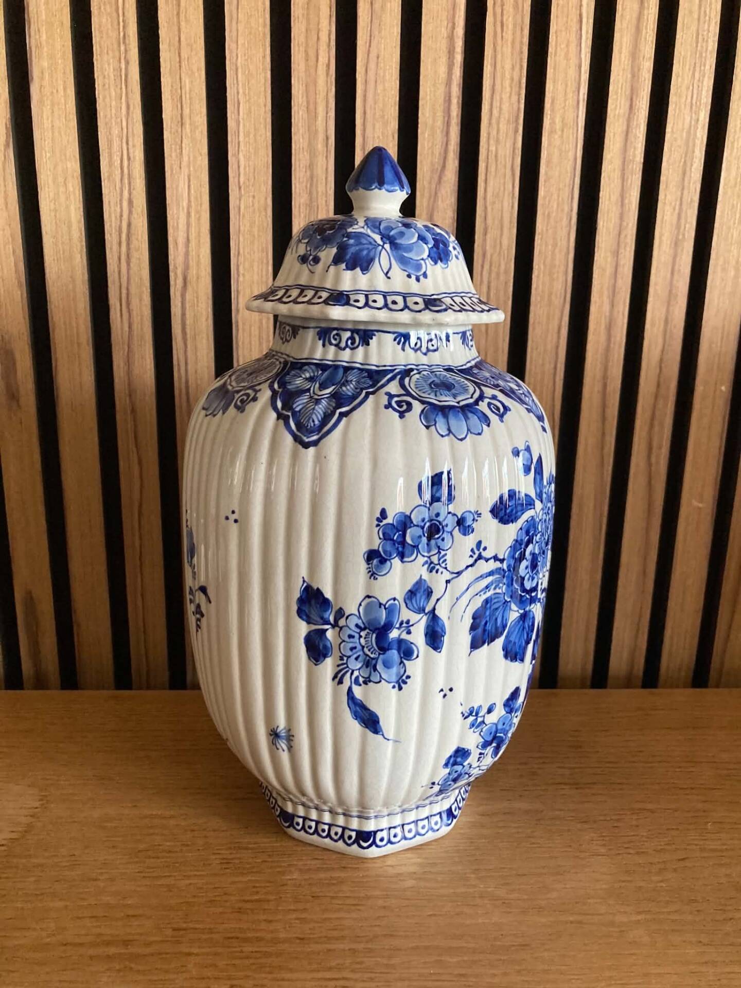 Vase with lid Delf