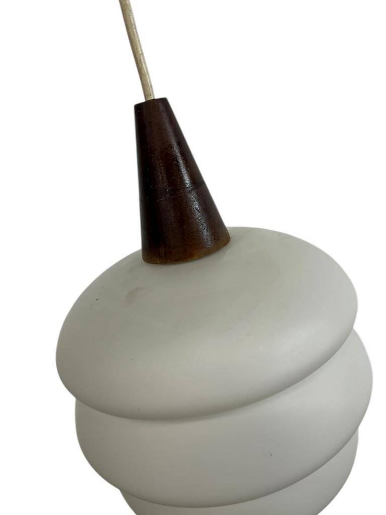 Suspension vintage Louis Kalff avec accent en bois