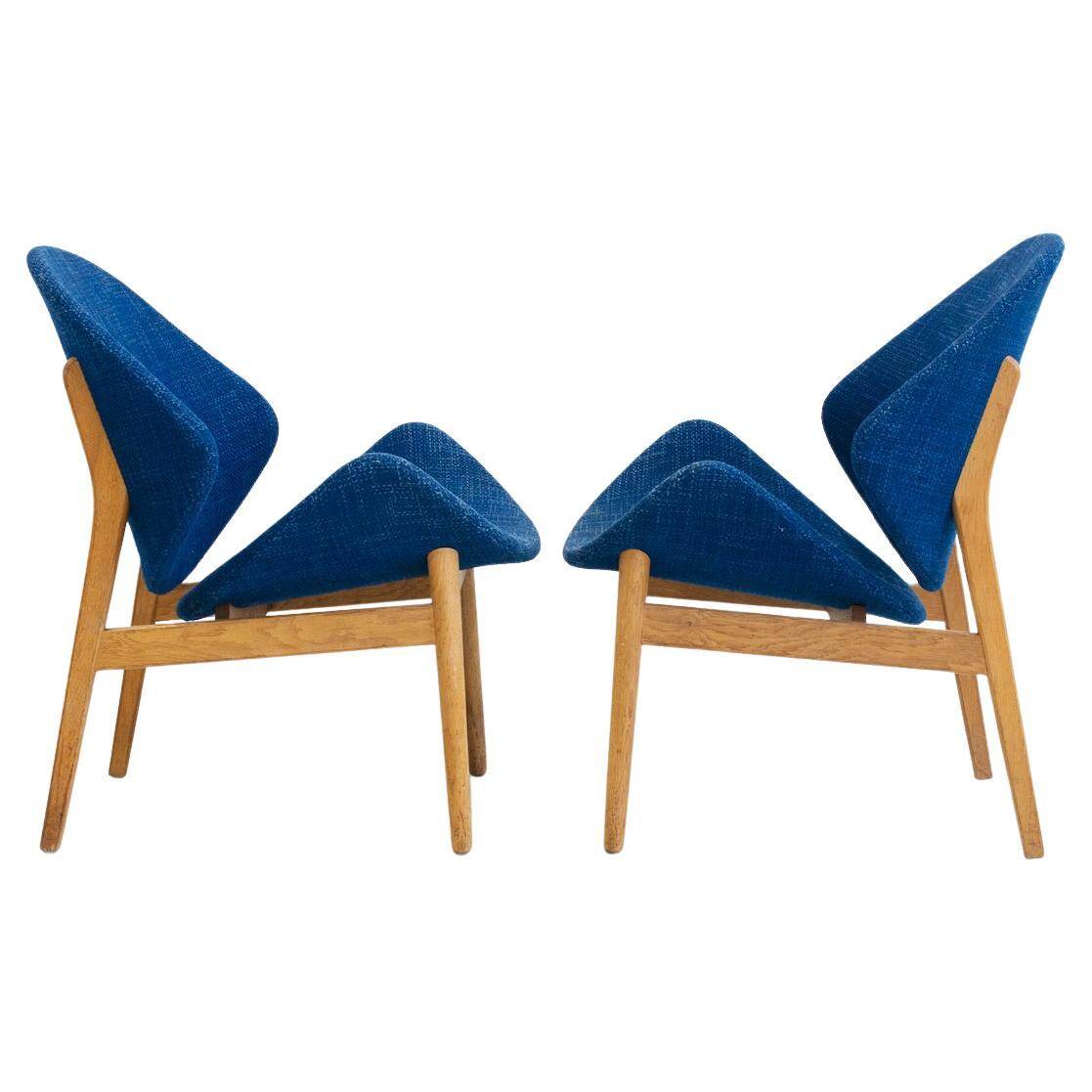 Paire de fauteuils en chêne Hans Olsen Model No 134 avec tapisserie en tissu bleu