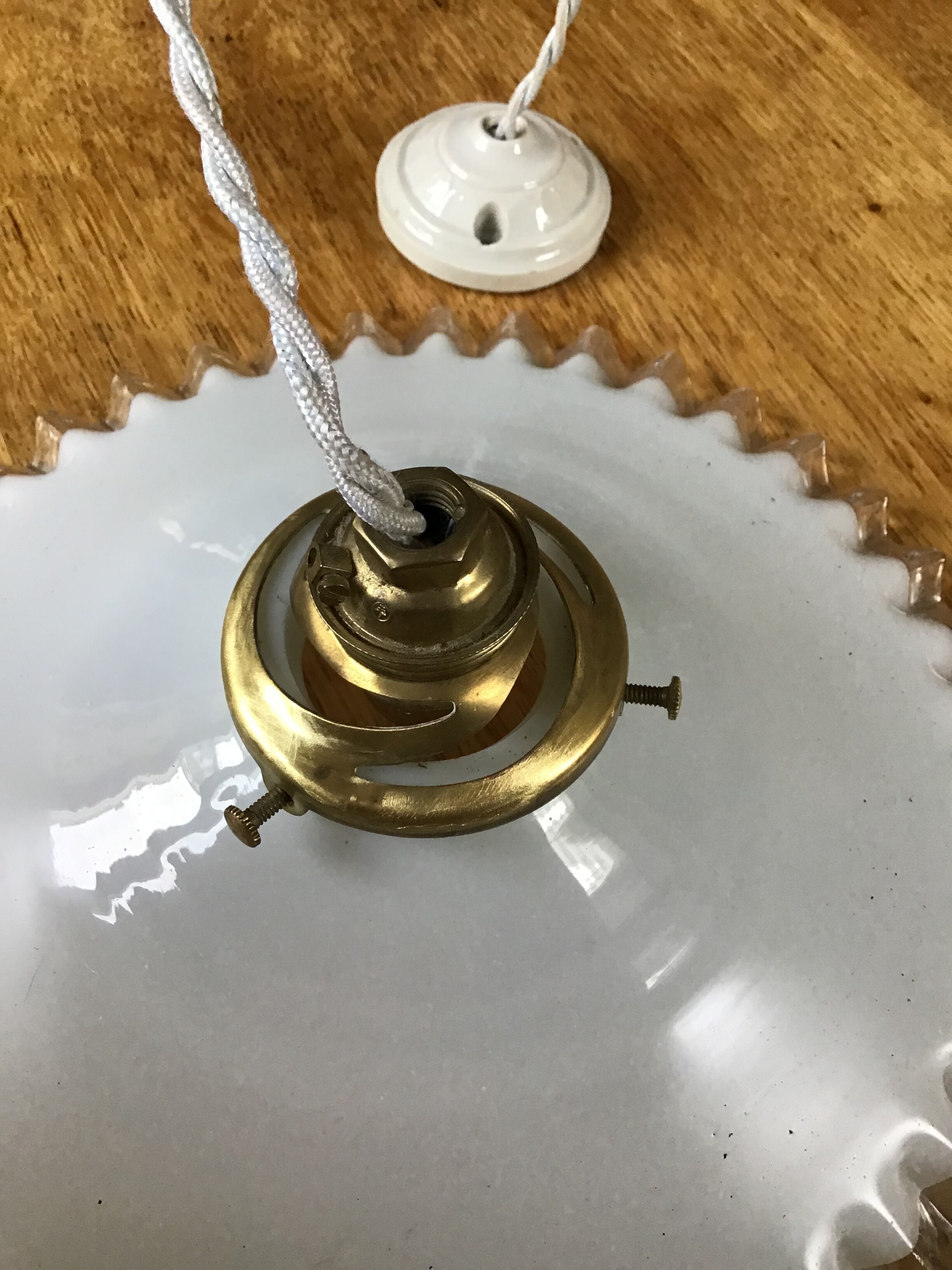 Suspension en opaline