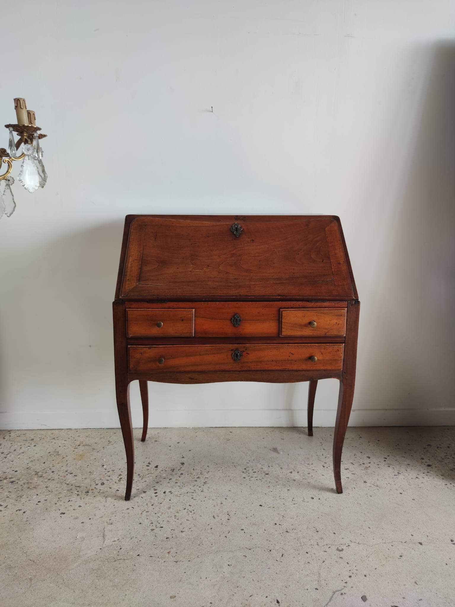 Bureau de pente en bois naturel