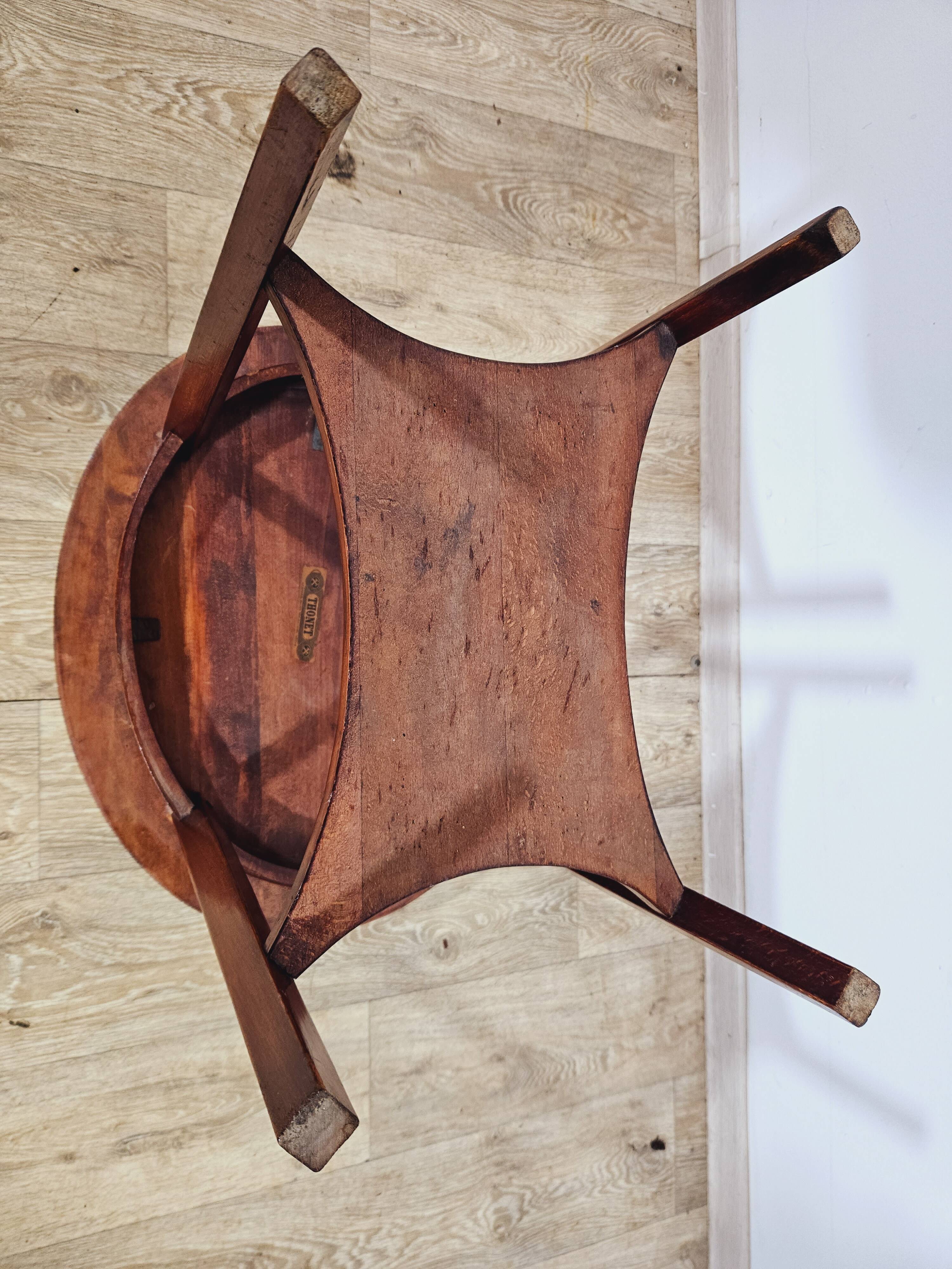 Original oval Thonet table, Osterreich 1930s