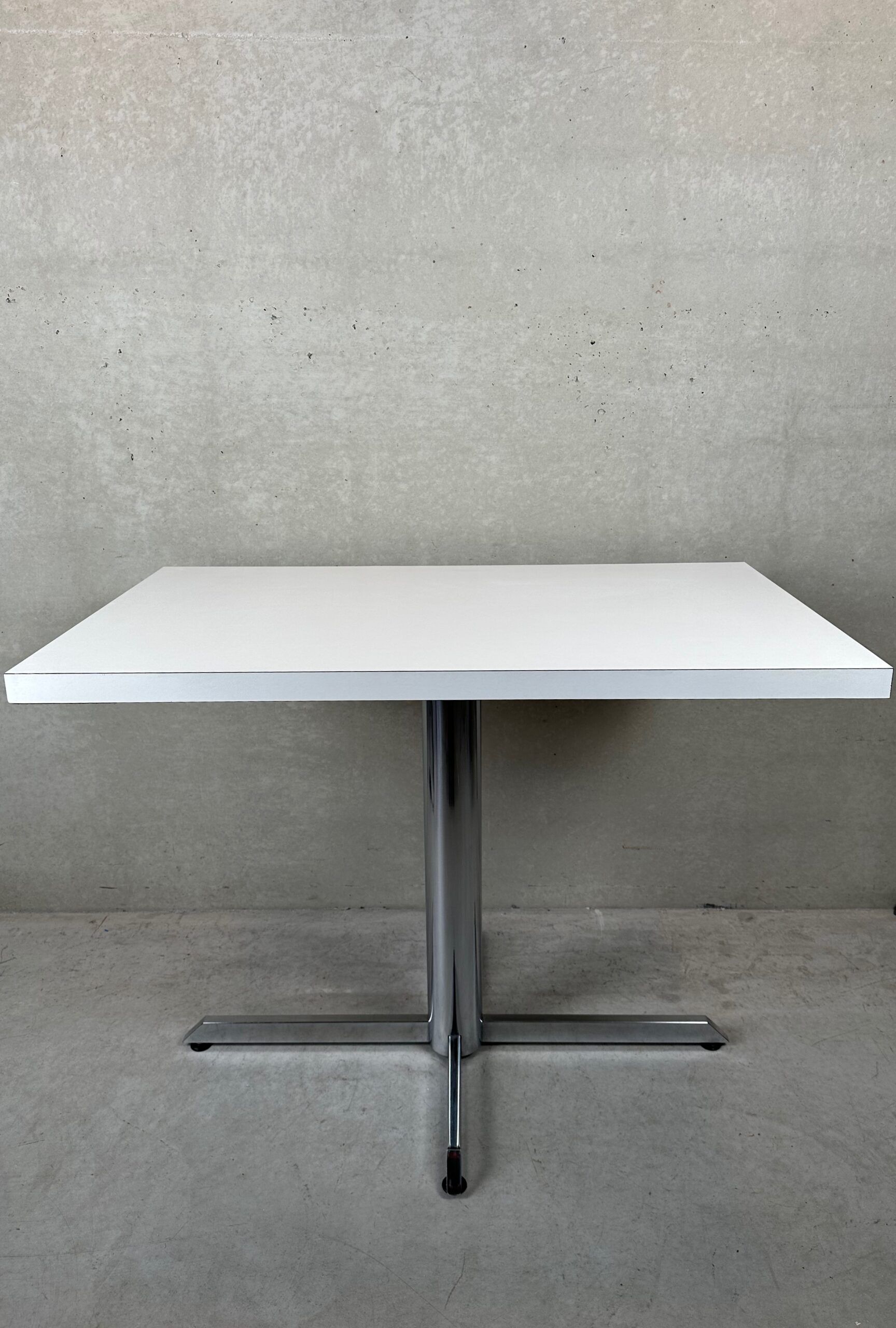 Table vintage en formica et chrome