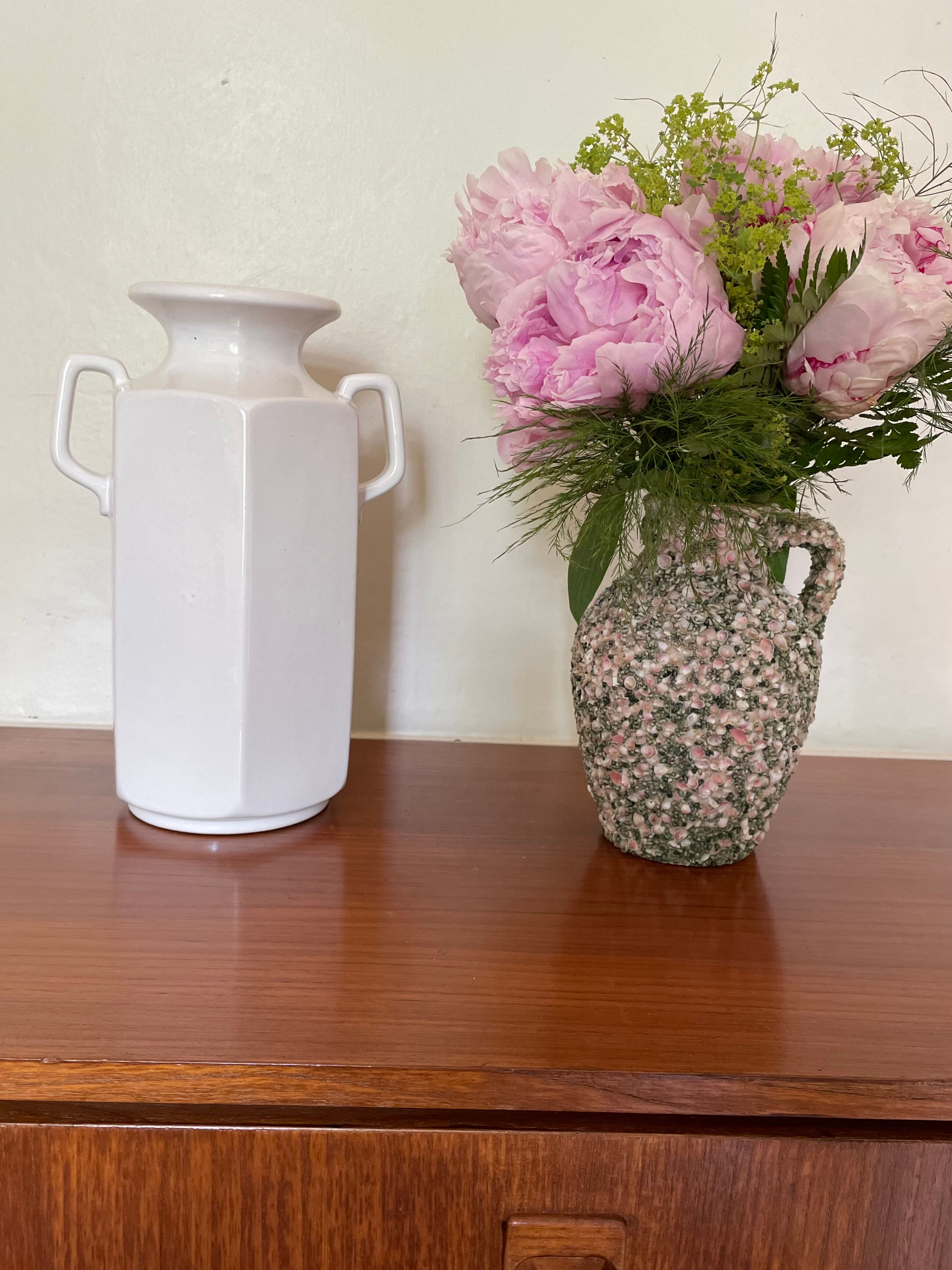 White ceramic ansé vase