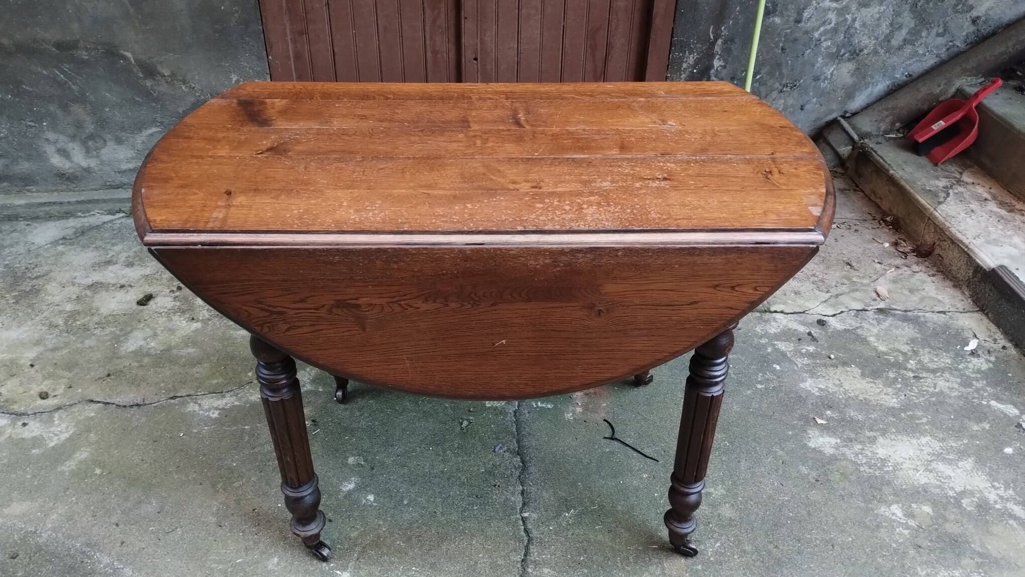 Louis Philippe Round Table