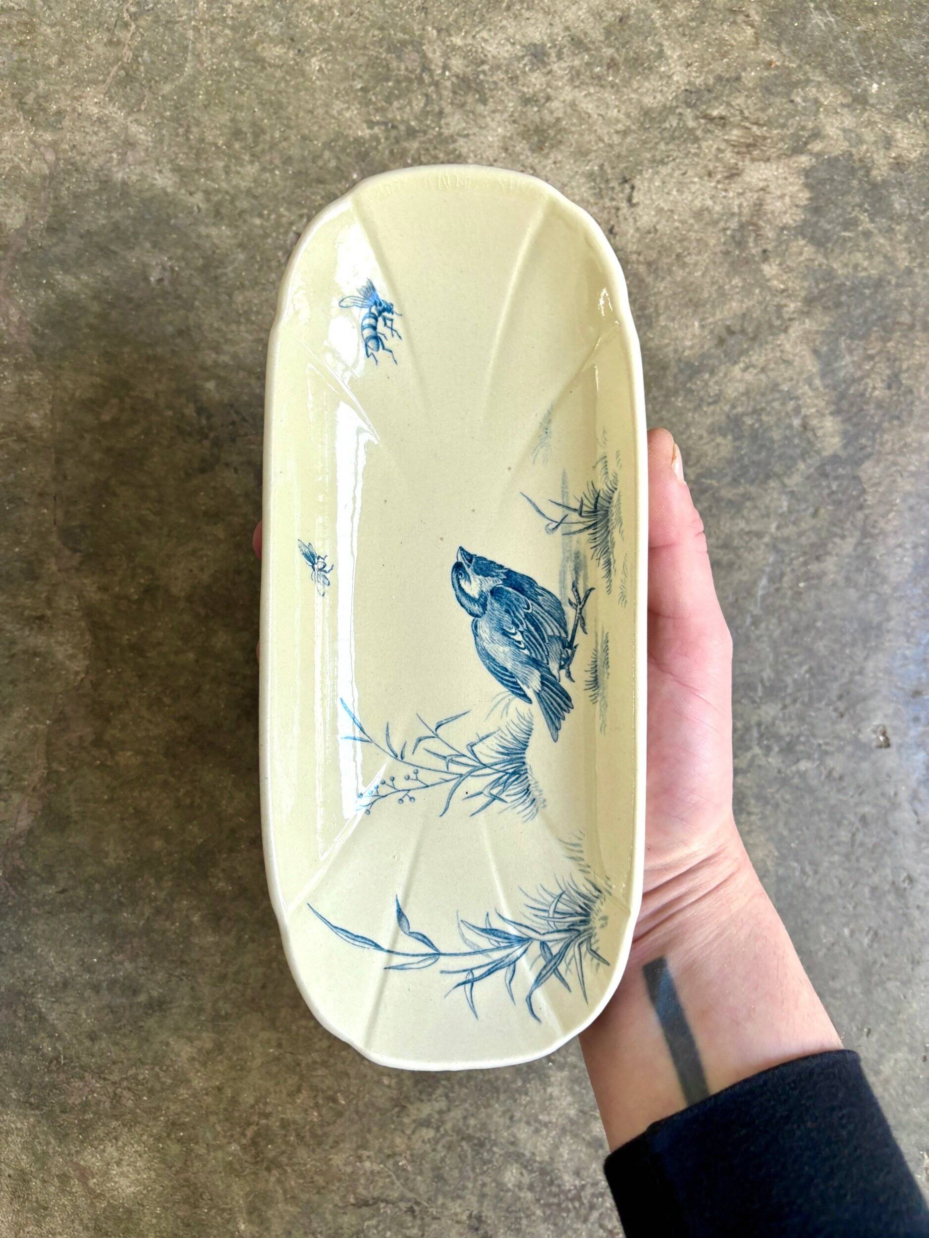 Ravier Gien in blue ironstone, "Birds" service around 1870.