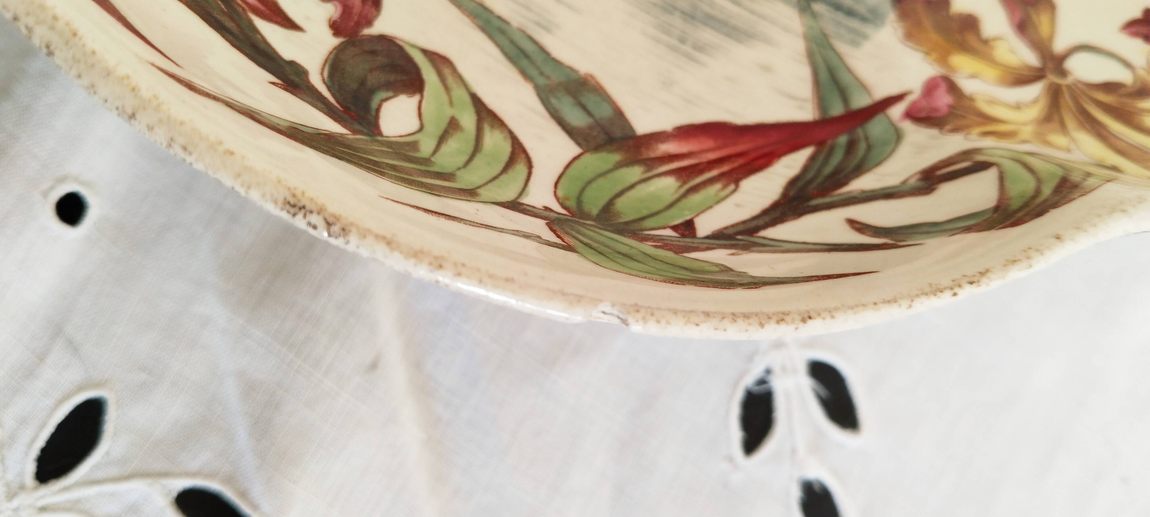 Fruit bowl with polychrome design in Lunéville earthenware