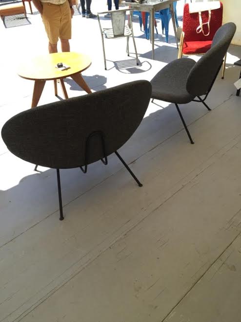 Pair of drivers 70 years, entirely retapissees design