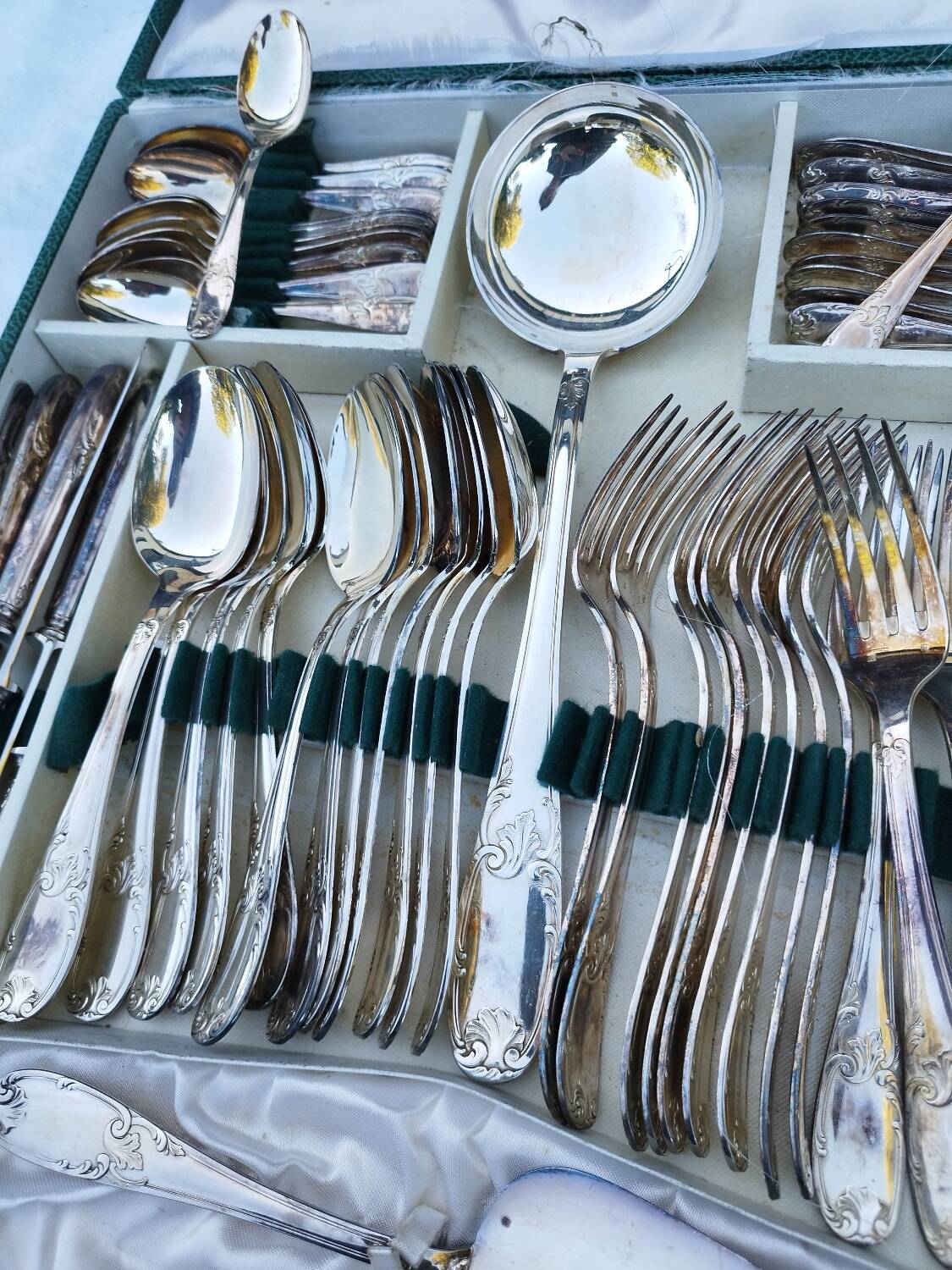 Complete cutlery in silver metal 62 pieces 12 place settings