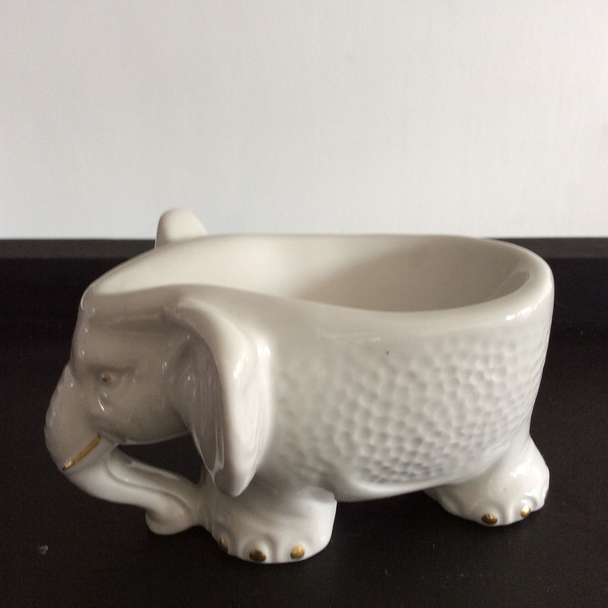 Empty elephant pocket in porcelain of the 70s stamped Capodimonte