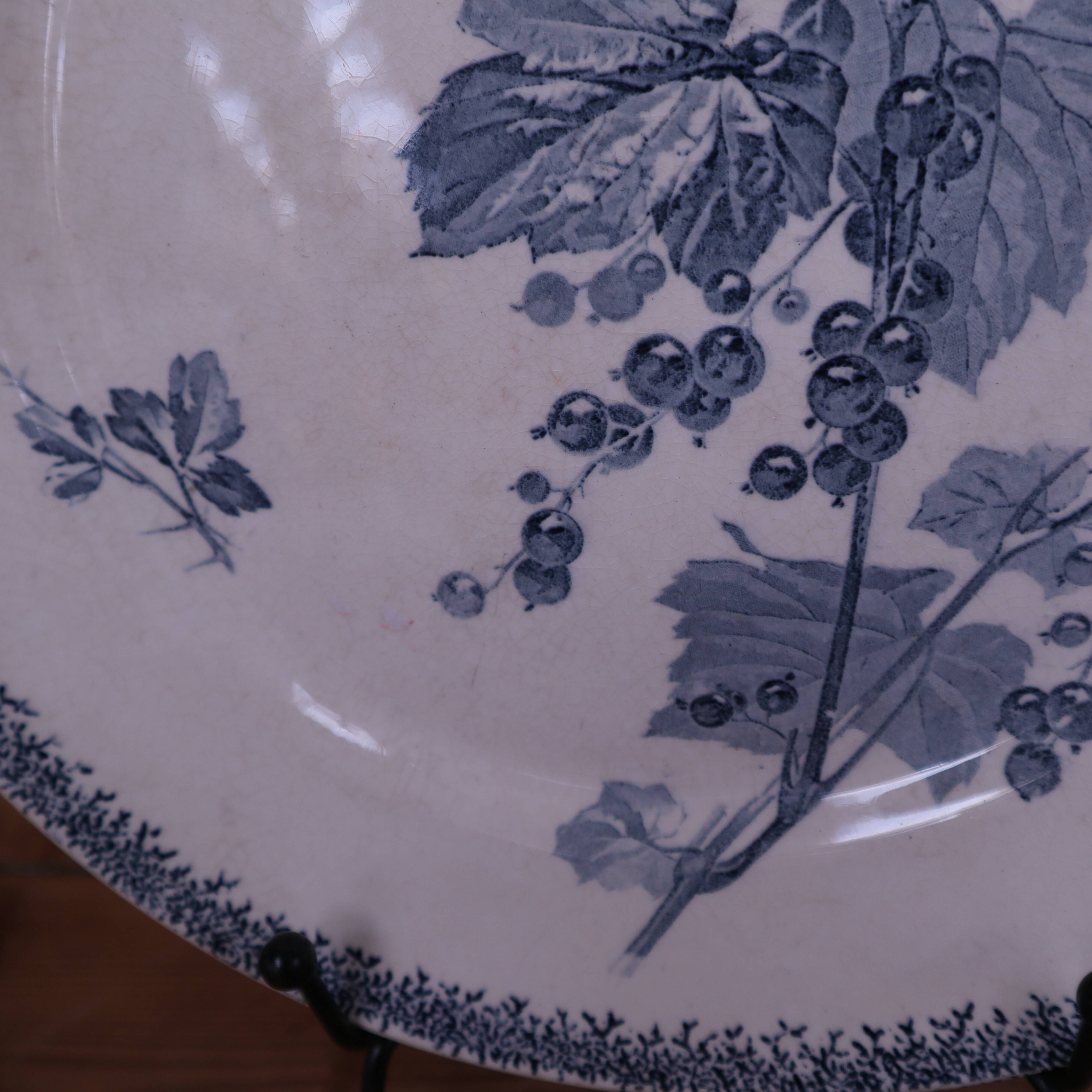 Ancienne assiette montée U & C Sarreguemines modèle Groseilles