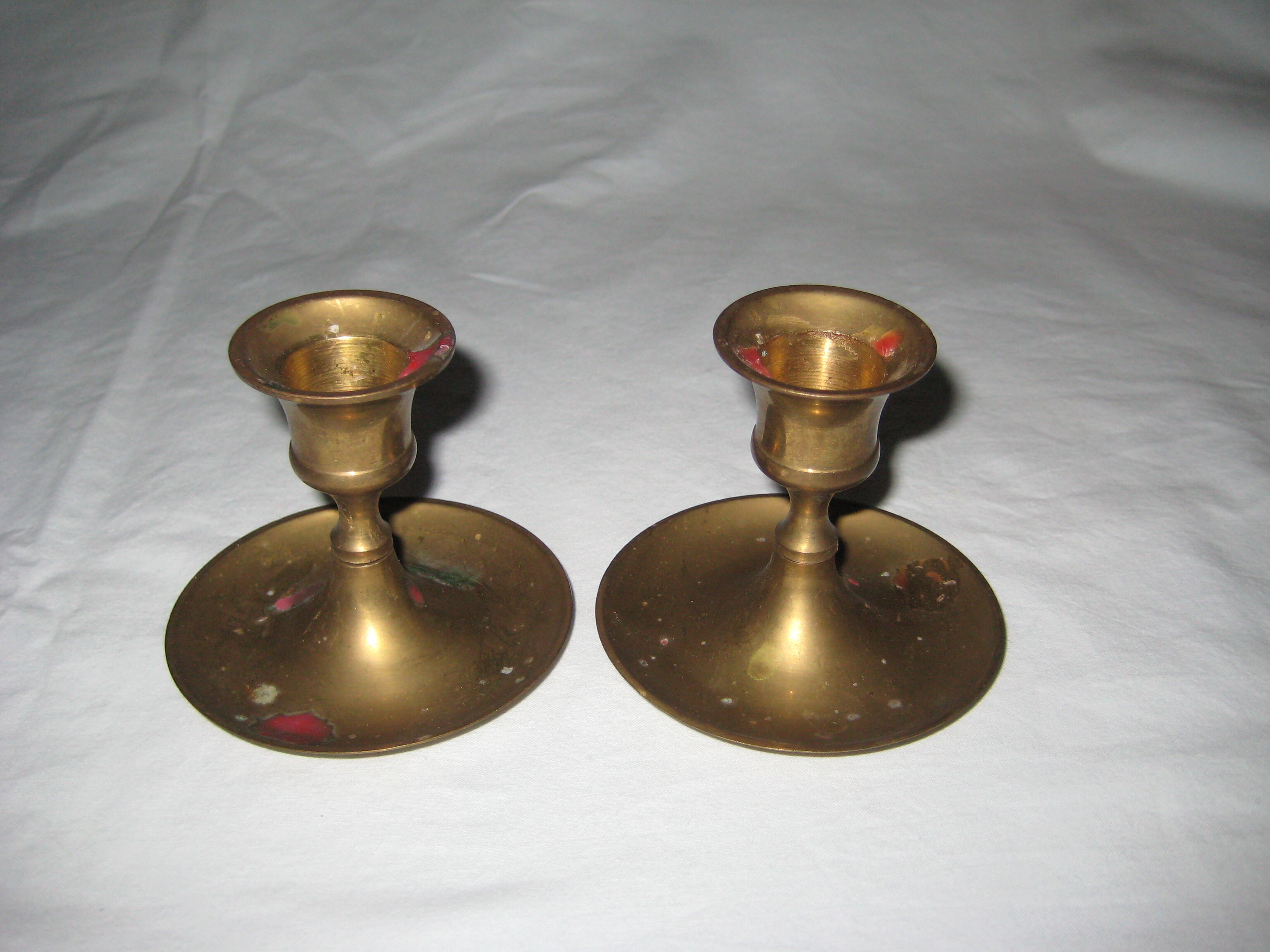 Batch of 2 pairs brass candlesticks