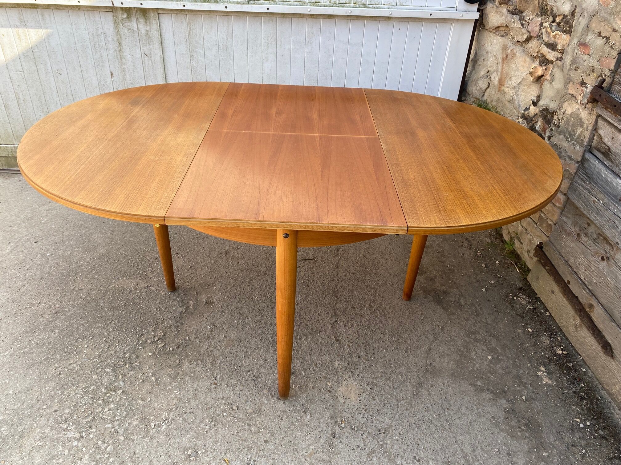 Table ronde extensible scandinave en teck dia 116cm longueur 176cm an60