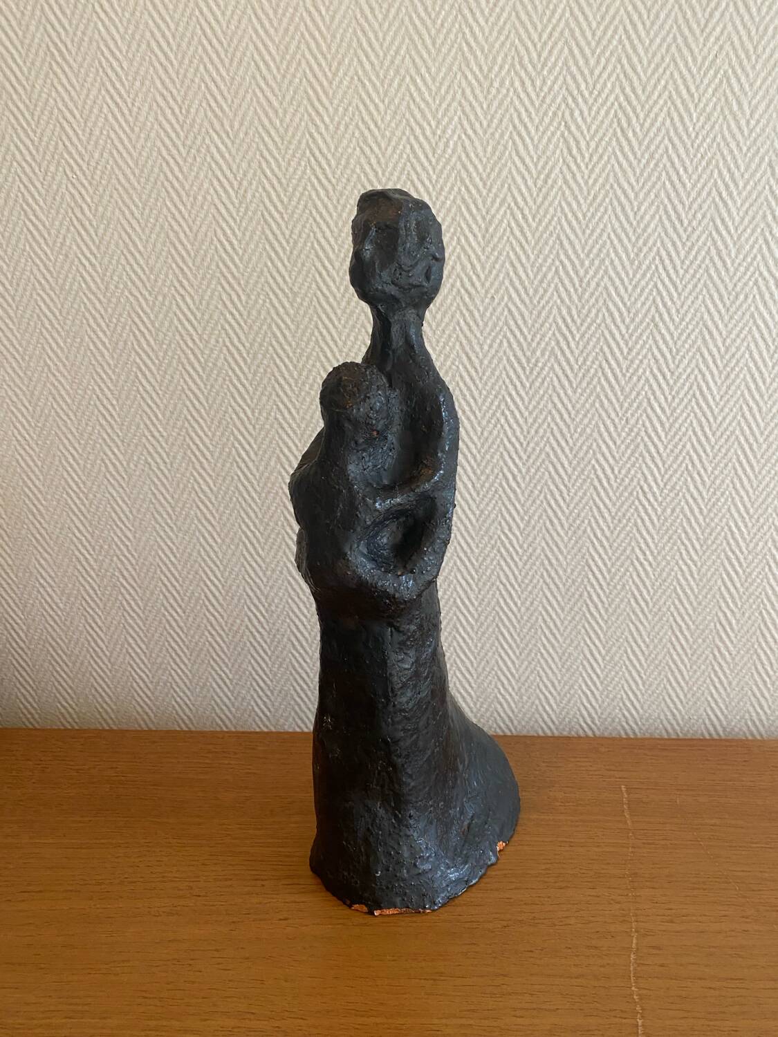 Sculpture en terre cuite maternité