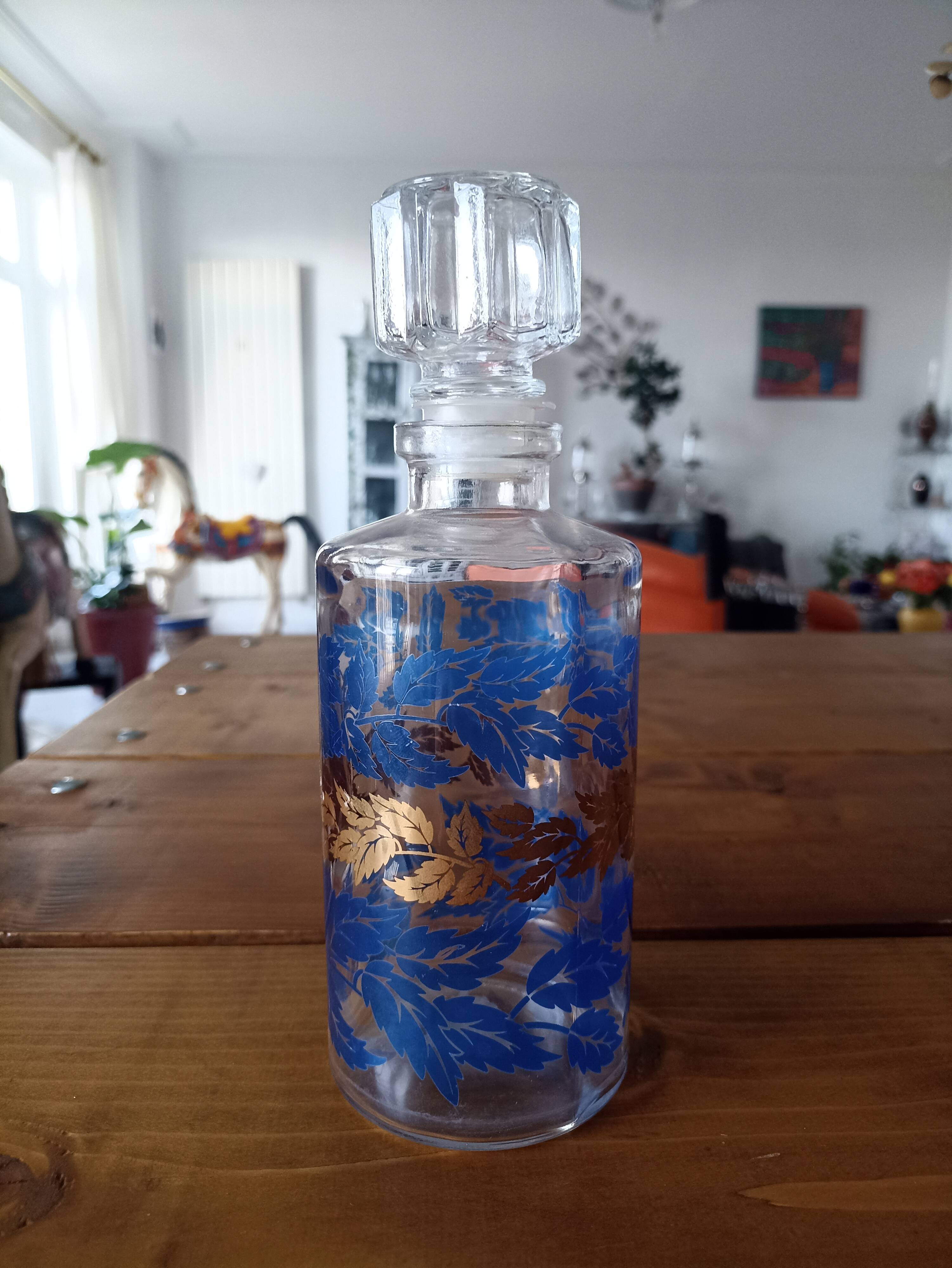 Molded glass  decor leaf with vintage cap