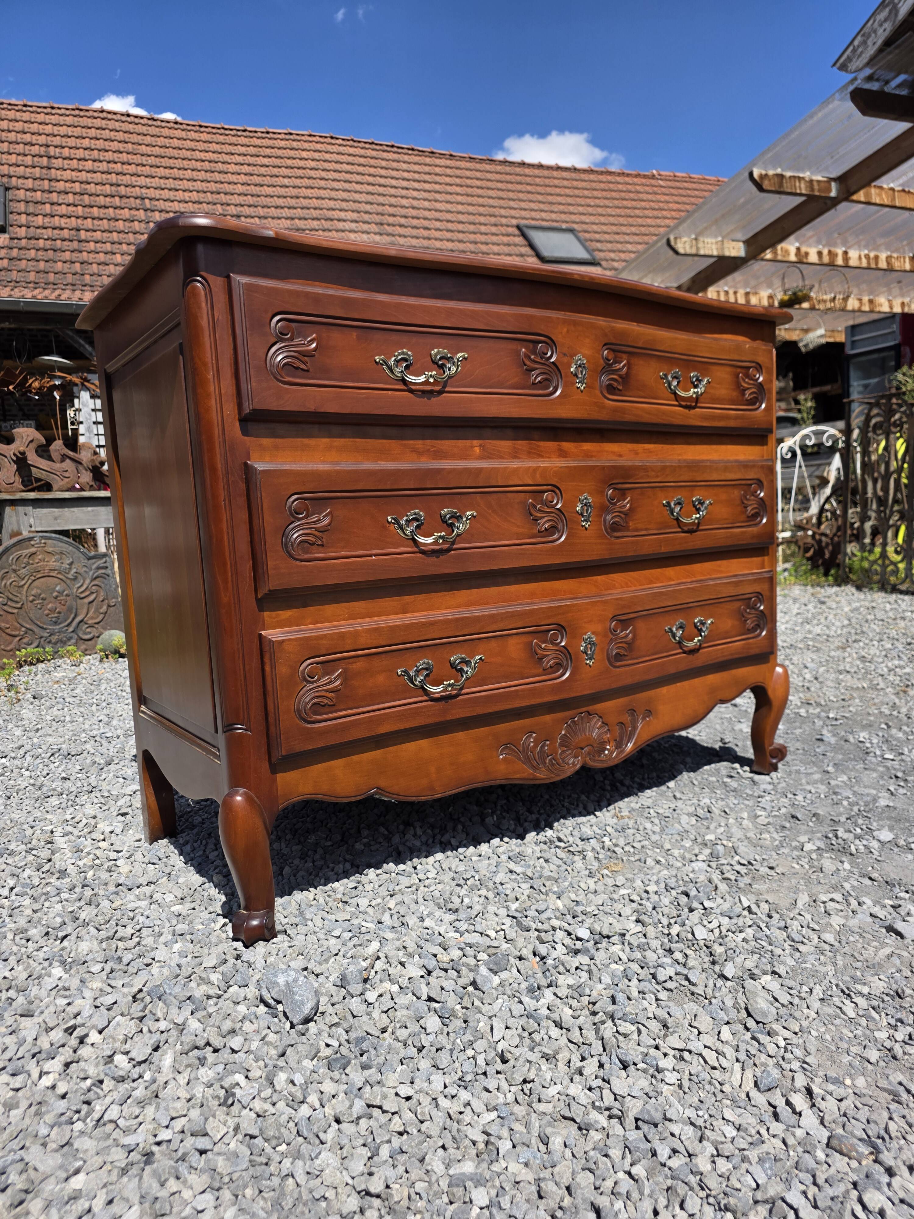 Curved commode in Louis XV style made of cherry wood.