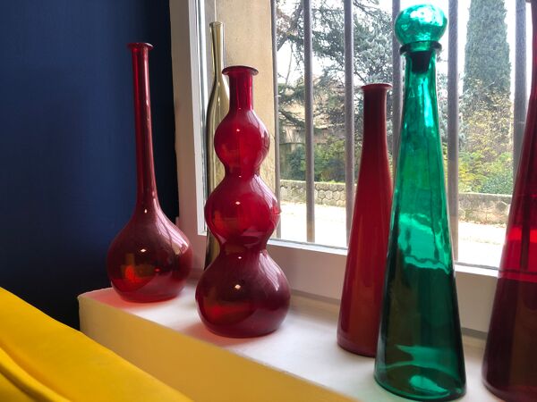 Bouteille décorative en verre rouge