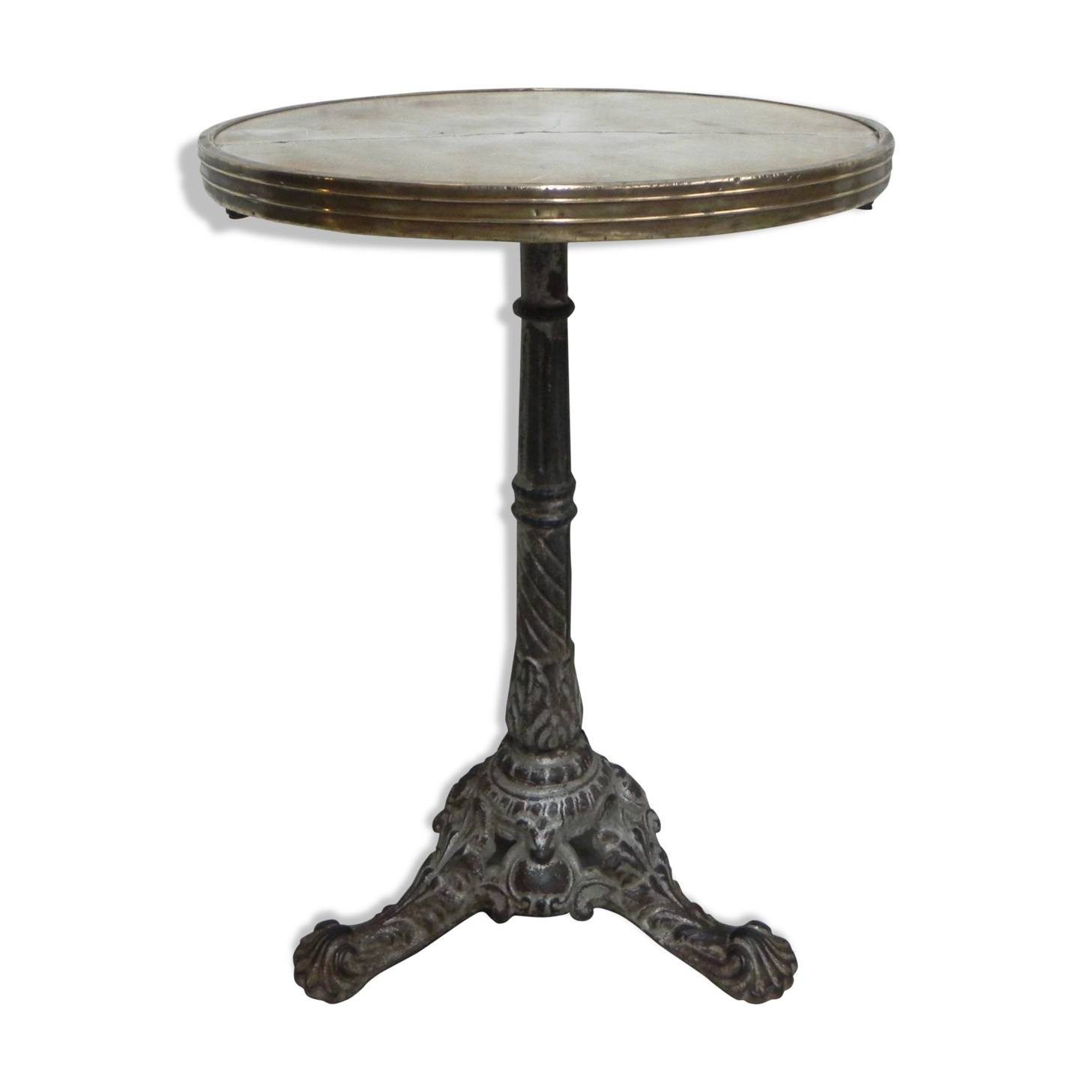 Bistro table with cast iron leg