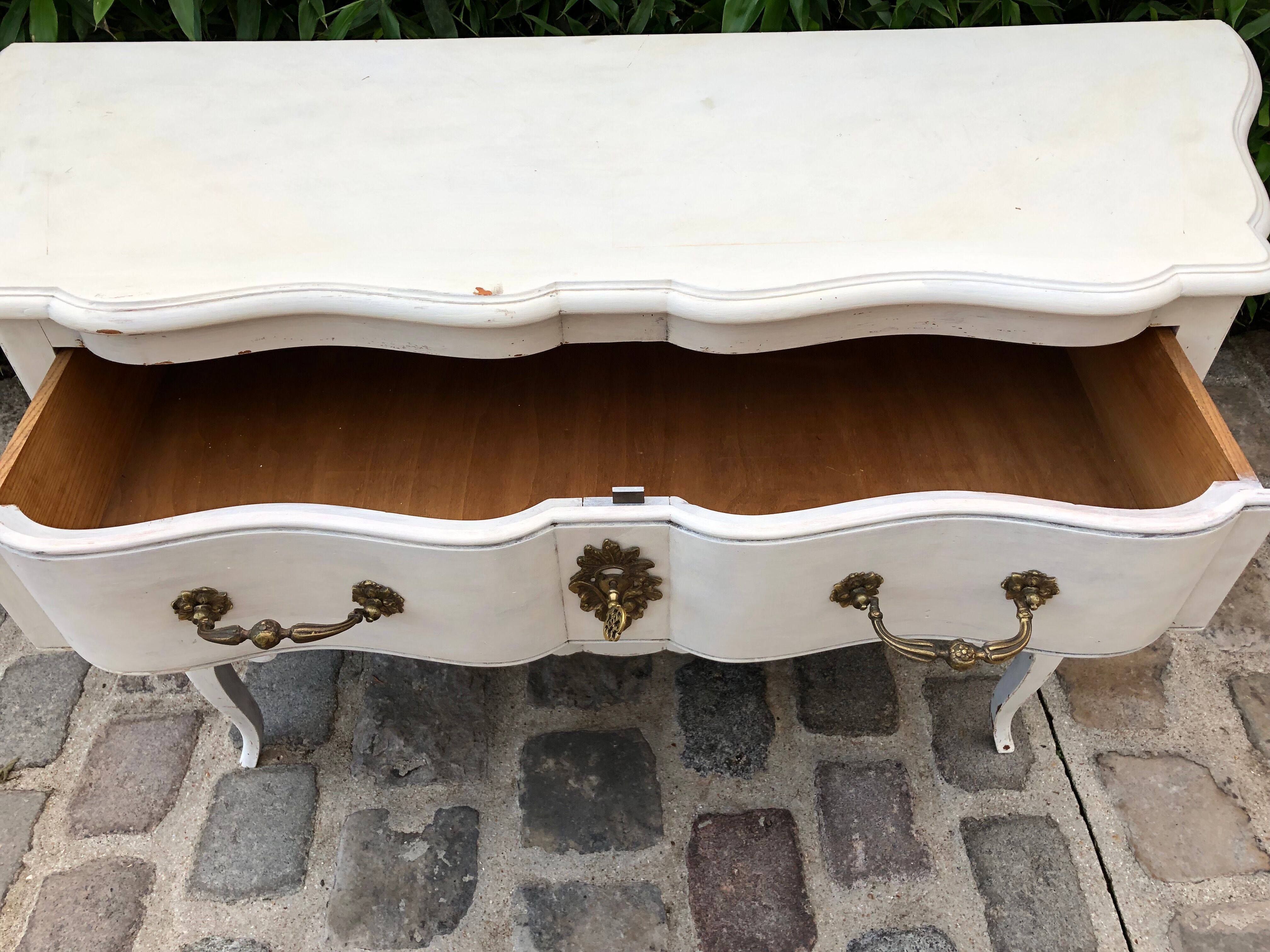 Commode blanche de style Louis XV