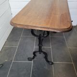 Bistro table in cast iron and oak top
