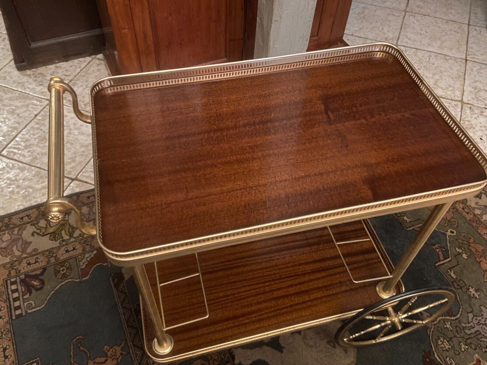 Servant table in gilded metal and mahogany mid-twentieth century