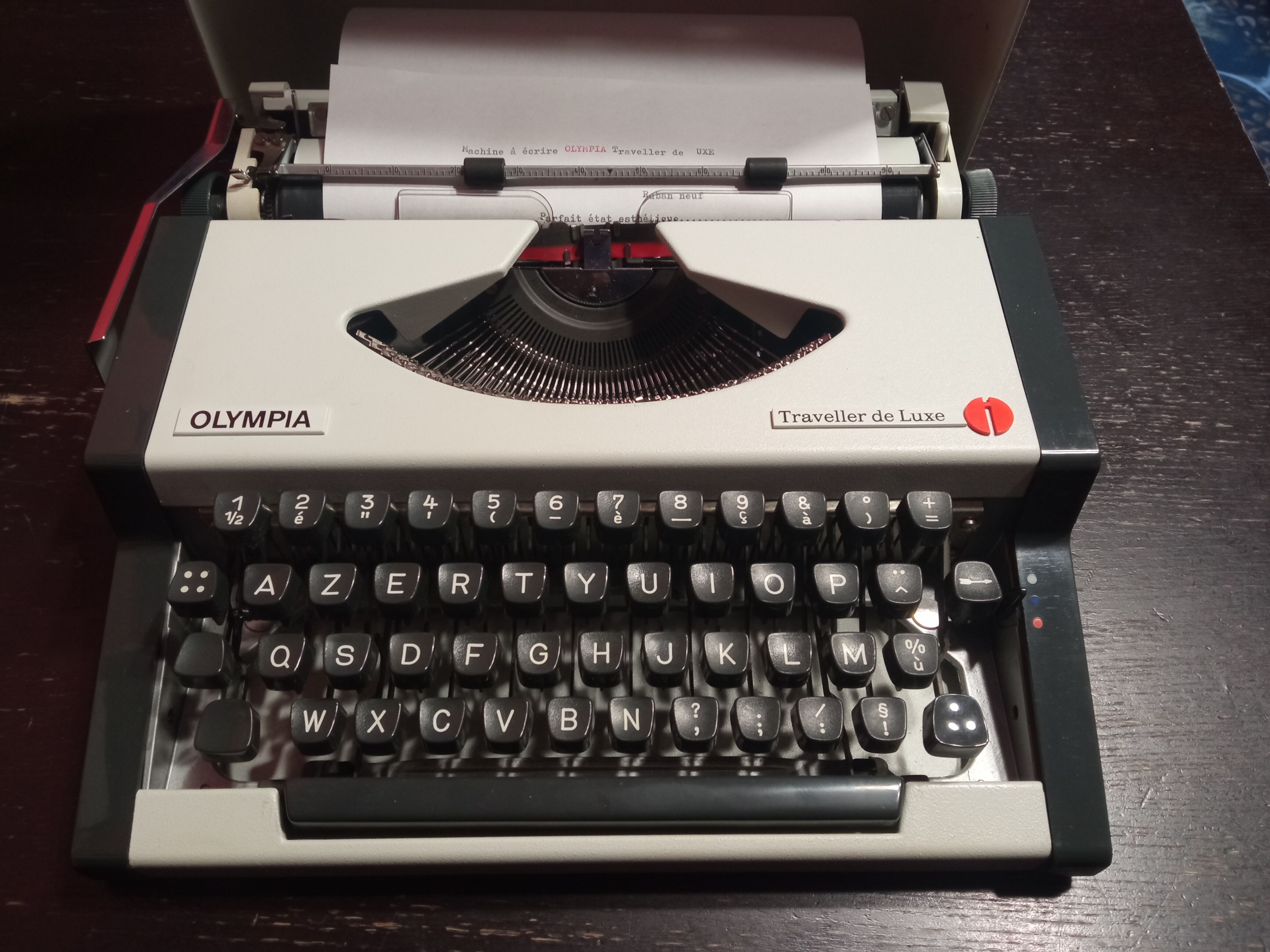 Olympia Traveller Typewriter luxury White as New