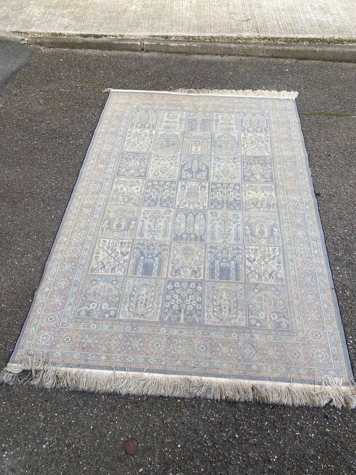Oriental wool rug 133x200cm