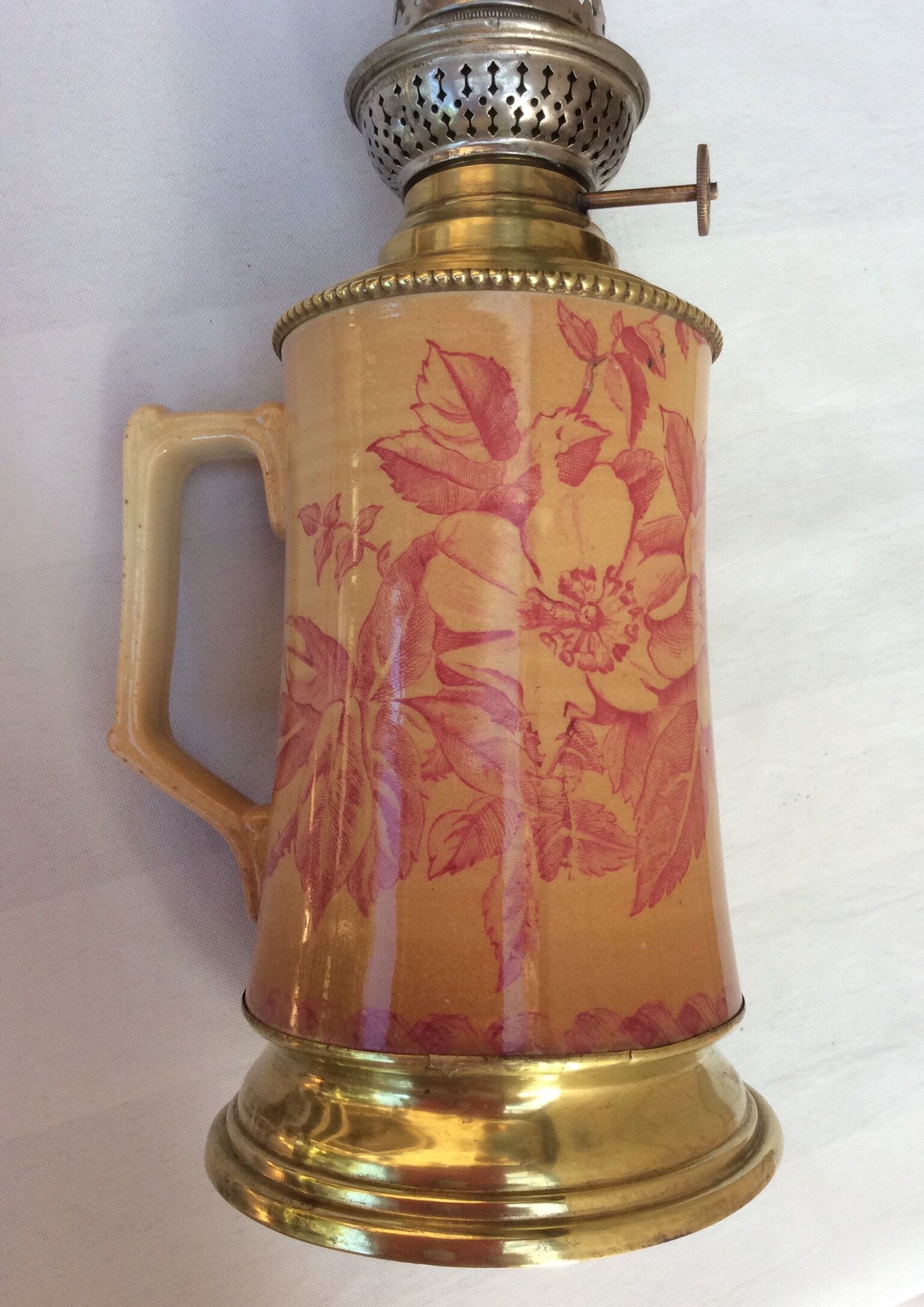 Oil lamp with ceramic body handle