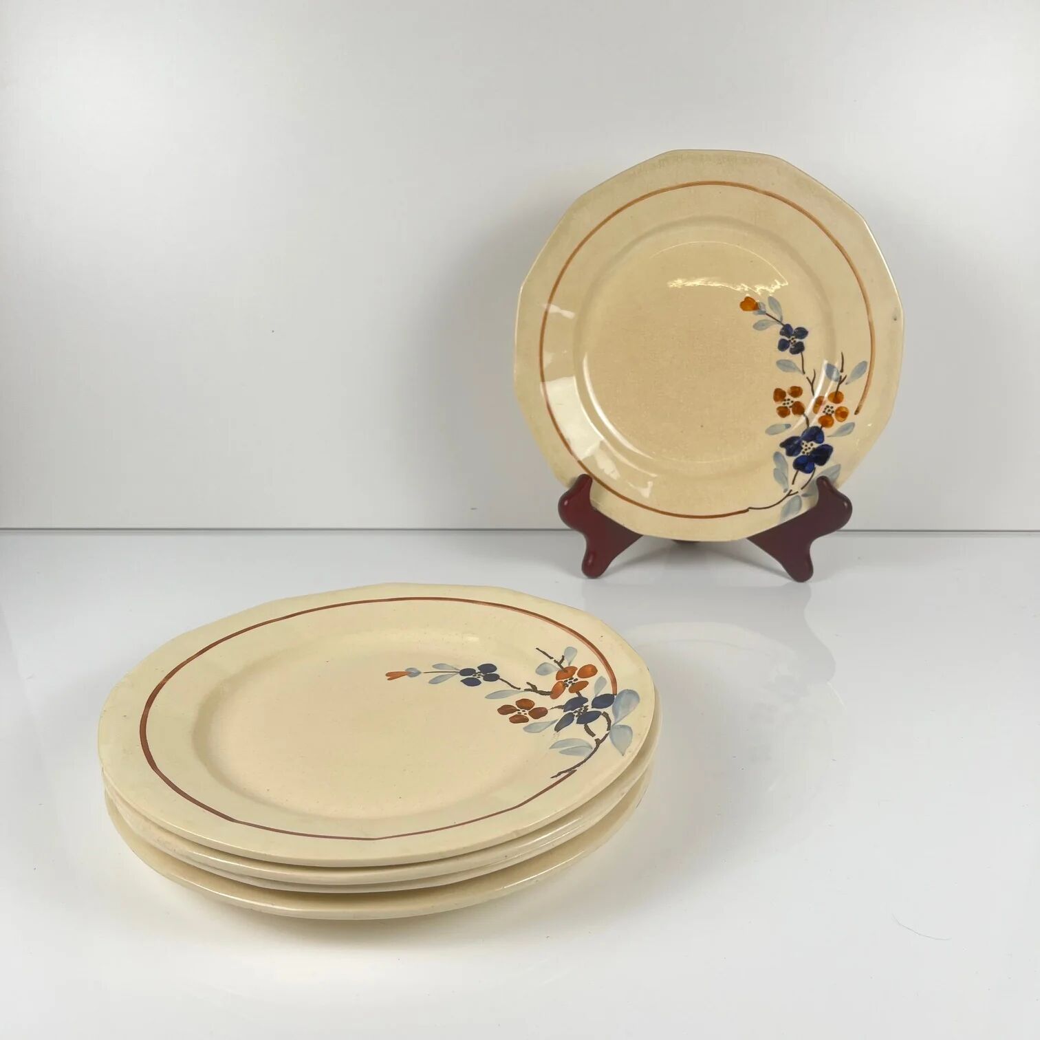 Set of 5 flat plates Sarreguemines floral pattern, 1920-40