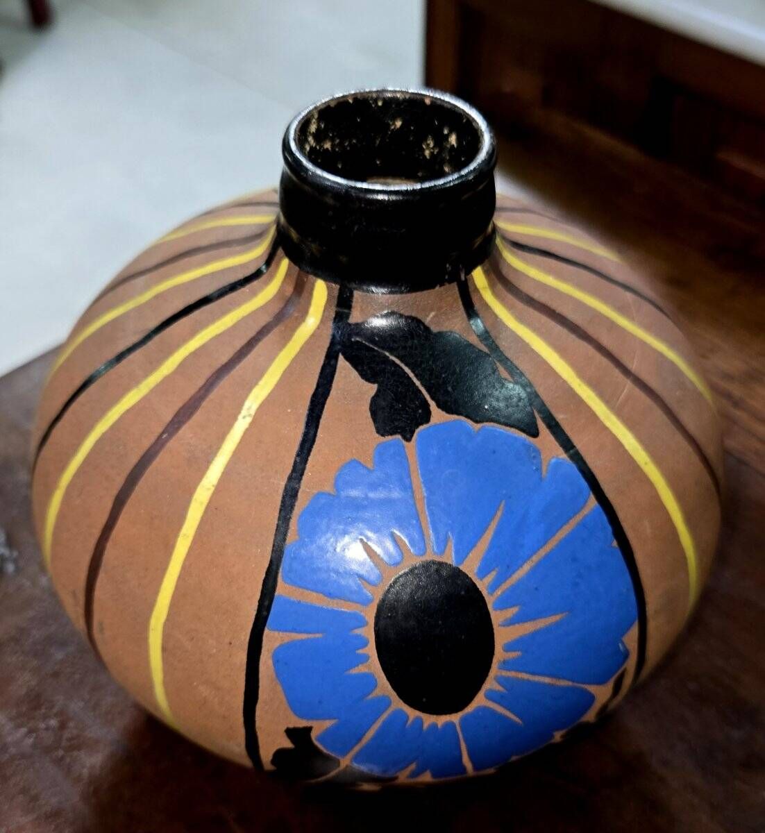 Mael: round ceramic vase from the Art Nouveau period with painted decoration.